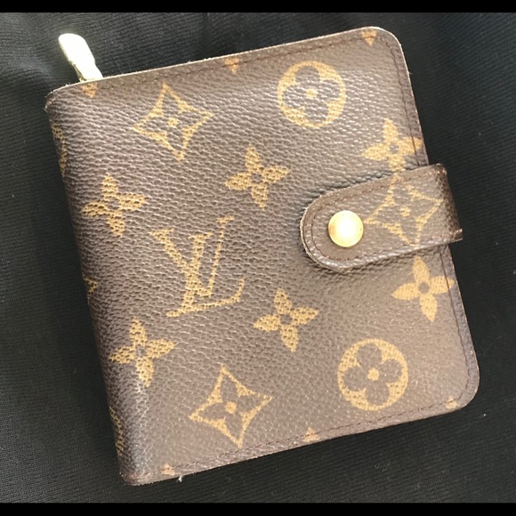 Louis Vuitton Handbags - Authentic Louis Vuitton Zip BiFold Monogram Wallet